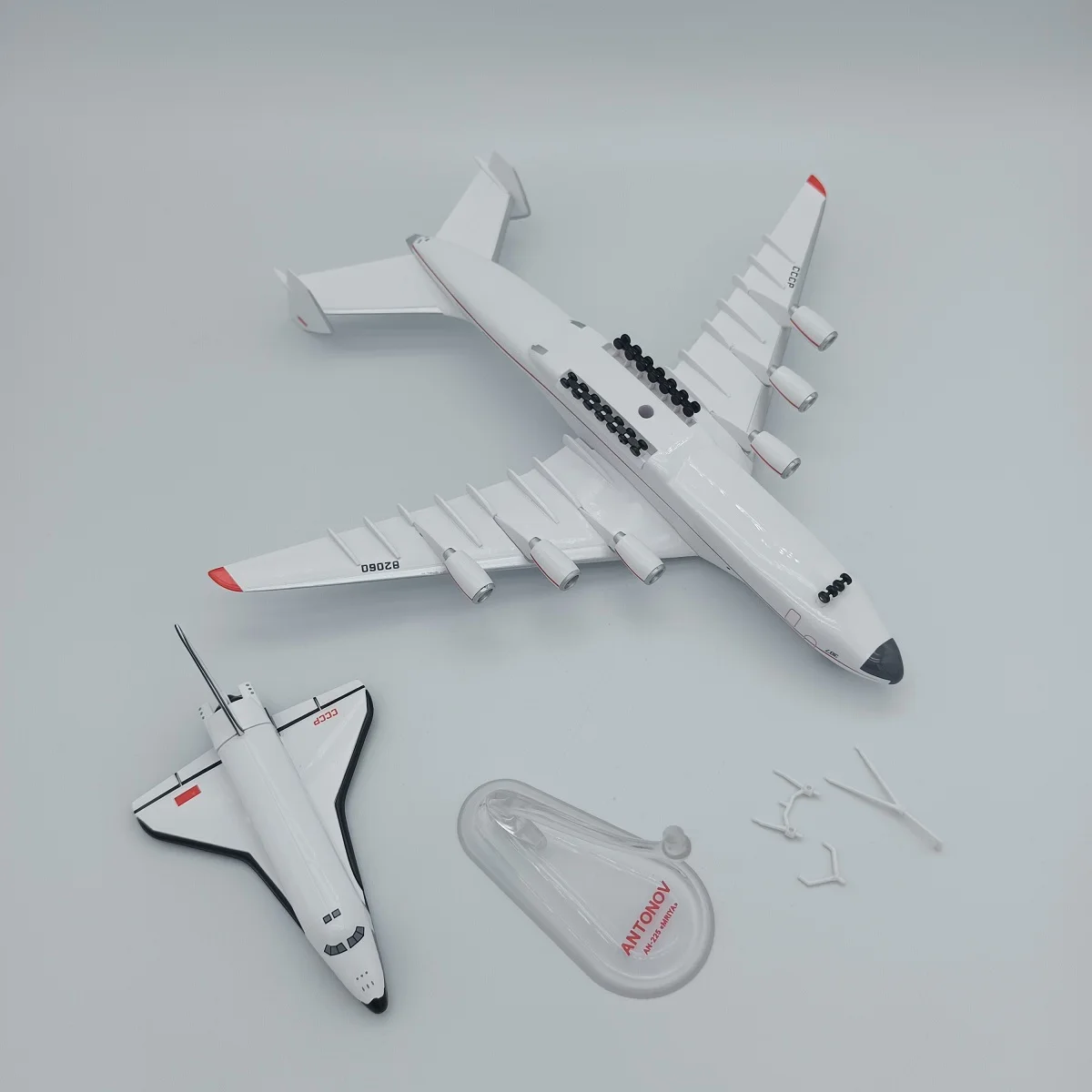 1/400 Scale Antonov An-225 AN225 Blizzard Space Shuttle Aircraft Model Diecast & Toy Airplane for Fans Adult Collection Souvenir