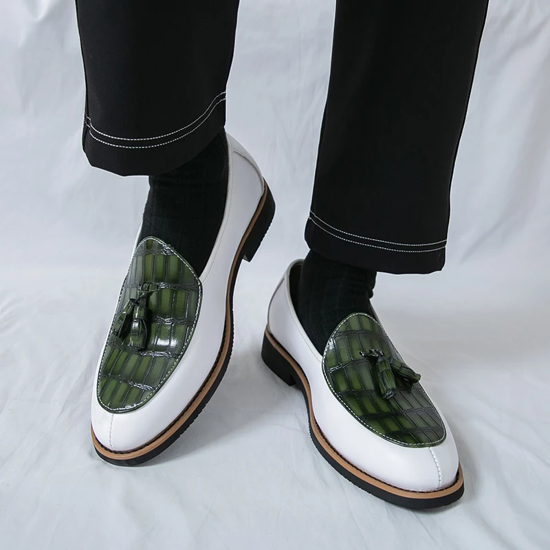

Men Korean Style Tassels Trendy Loafers with Patchwork and Contrasting Colors British Style Business Casual Drivin Bean Shoes