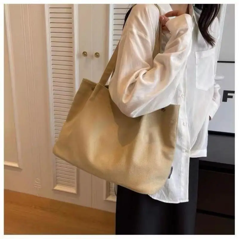 Literary and Leisure Large Capacity Canvas Bag for Women's 2024 New Single Shoulder Bag Unique Design Commuter Big Bag Tote Bag