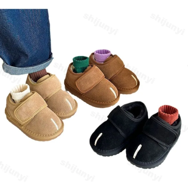 Botas de nieve de invierno para bebé, zapatos cálidos de felpa de algodón para niños y niñas, botines antideslizantes con suela de goma, novedad de