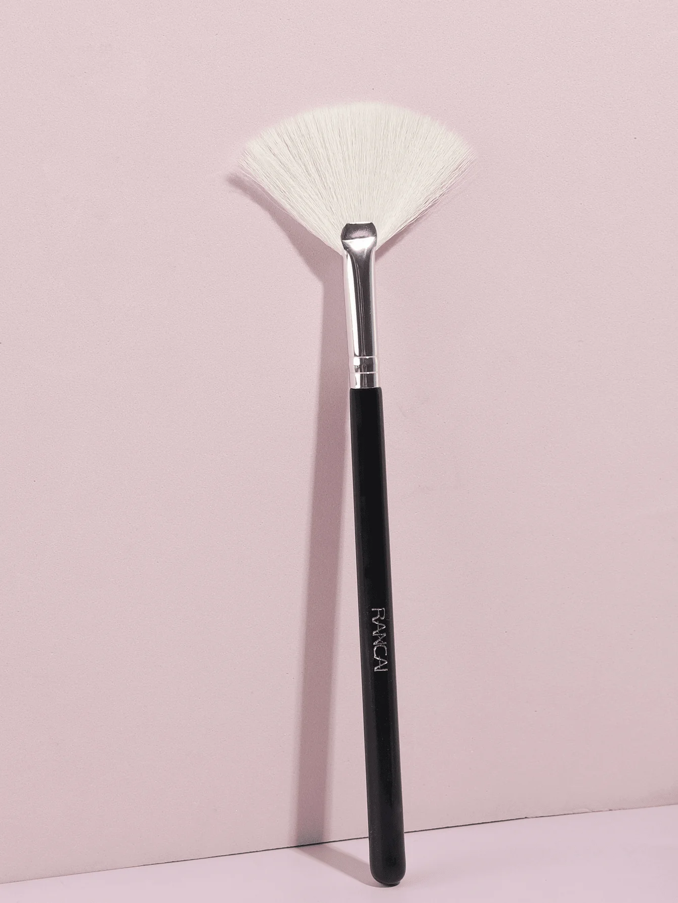 RANCAI 1pc Fan Brush For Highlighting & Blending-Shaped Bristles For Sheer Application Of Powder  For Precision Control