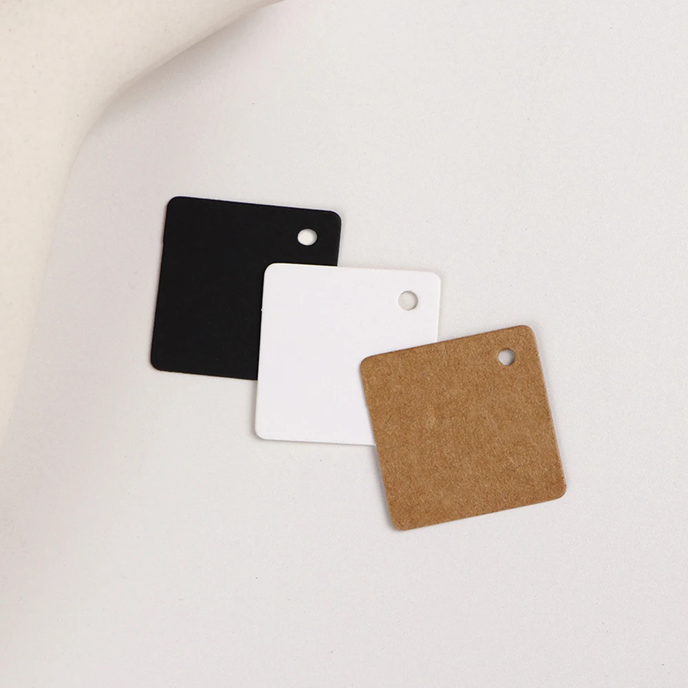 Etiquetas cuadradas de 2,5x2,5 cm para joyería, etiquetas de precio en blanco y negro, tarjetas de papel Kraft, collares y pendientes, accesorios