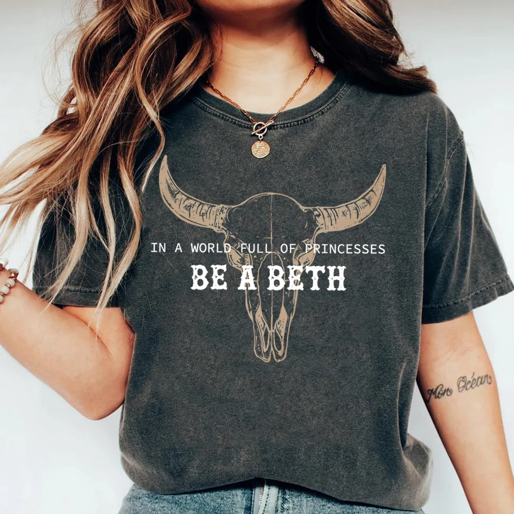 In A World of Princesses Be A Beth Shirt Boho Cow Skull Howdy T-shirt Yellowstone Dutton Ranch Shirt Rip Wheeler Beth Dutton Tee