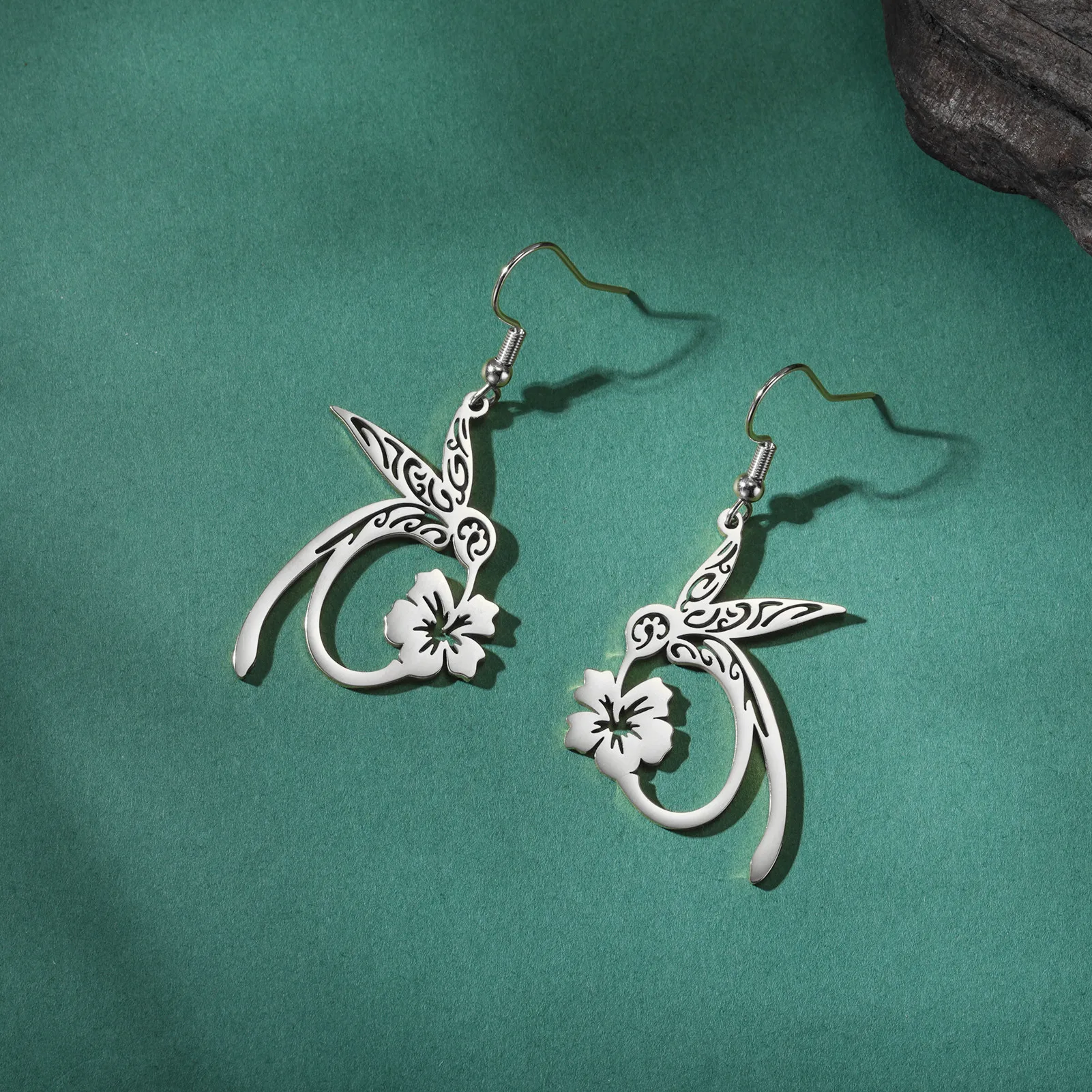 Skyrim Kolibri Blume Anhänger Tropfen Ohrring Edelstahl Gold Farbe Damen Ohrringe Tier Schmuck Valentinstag Geschenk Neu In – Detail 10
