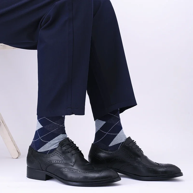 5/10 أزواج الرجال المعين الأزرق الأعمال منتصف جوارب أنبوبية المضادة للرائحة امتصاص العرق مريحة للتنفس كل موسم الجوارب غير رسمية