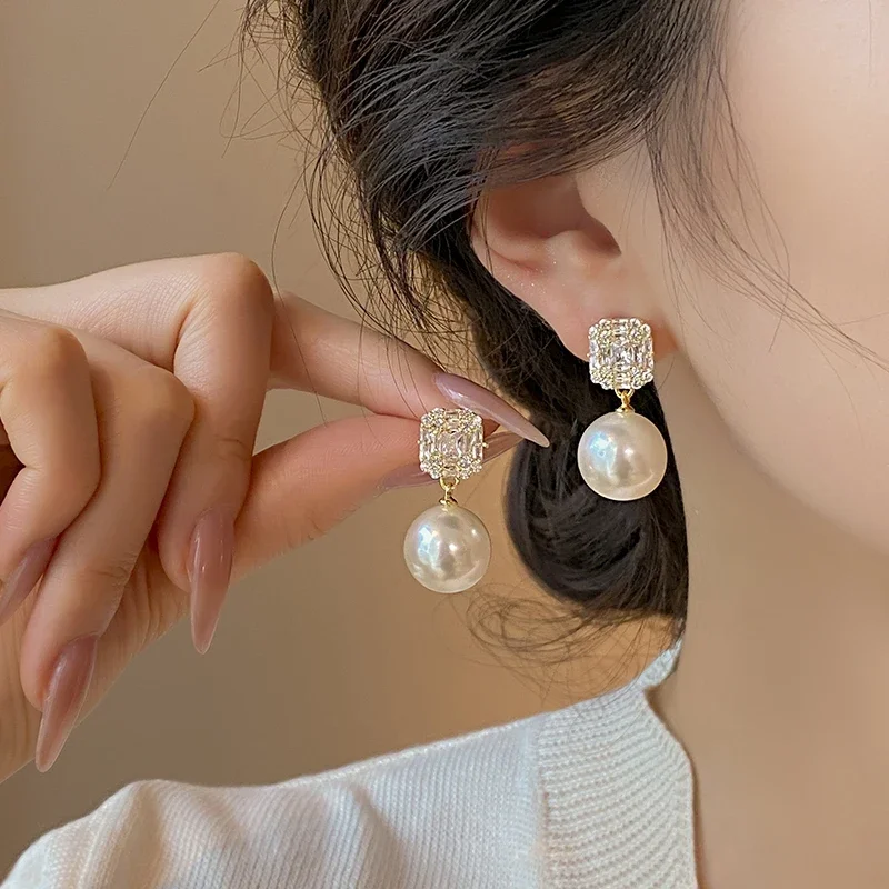 Zircon pearl stud earrings women's new 2024 explosion temperament earrings light luxury niche design high-end earrings