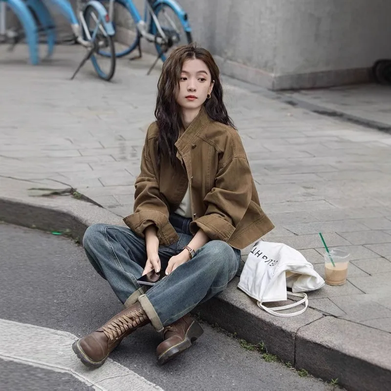 

Джинсовая короткая куртка на весну и осень, свободная повседневная куртка кофейного цвета в стиле ретро с воротником-стойкой, рабочая одежда, верхняя уличная куртка