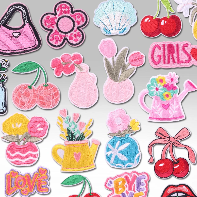 Niedliche rosa Blumen-Stickerei-Aufnäher, Cartoon-Pink-Buchstaben-Aufnäher zum Aufbügeln für Kleidung, schöne Cartoon-Aufnäher für Kleidung, Hüte, DIY
