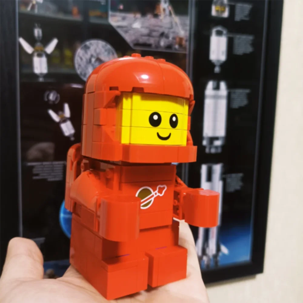 

250PCS Cute Baby Astronaut Building Blocks, Space Exploration DIY Kit, STEM Educational Birthday Gift for Boys