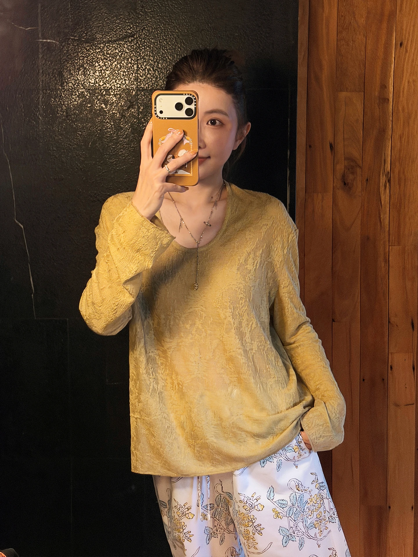 

Tang Youyou Customized Yellow Embroidered Cool Feeling Wool U-Neck Long Sleeve Women's Spring Summer Lazy Style Top