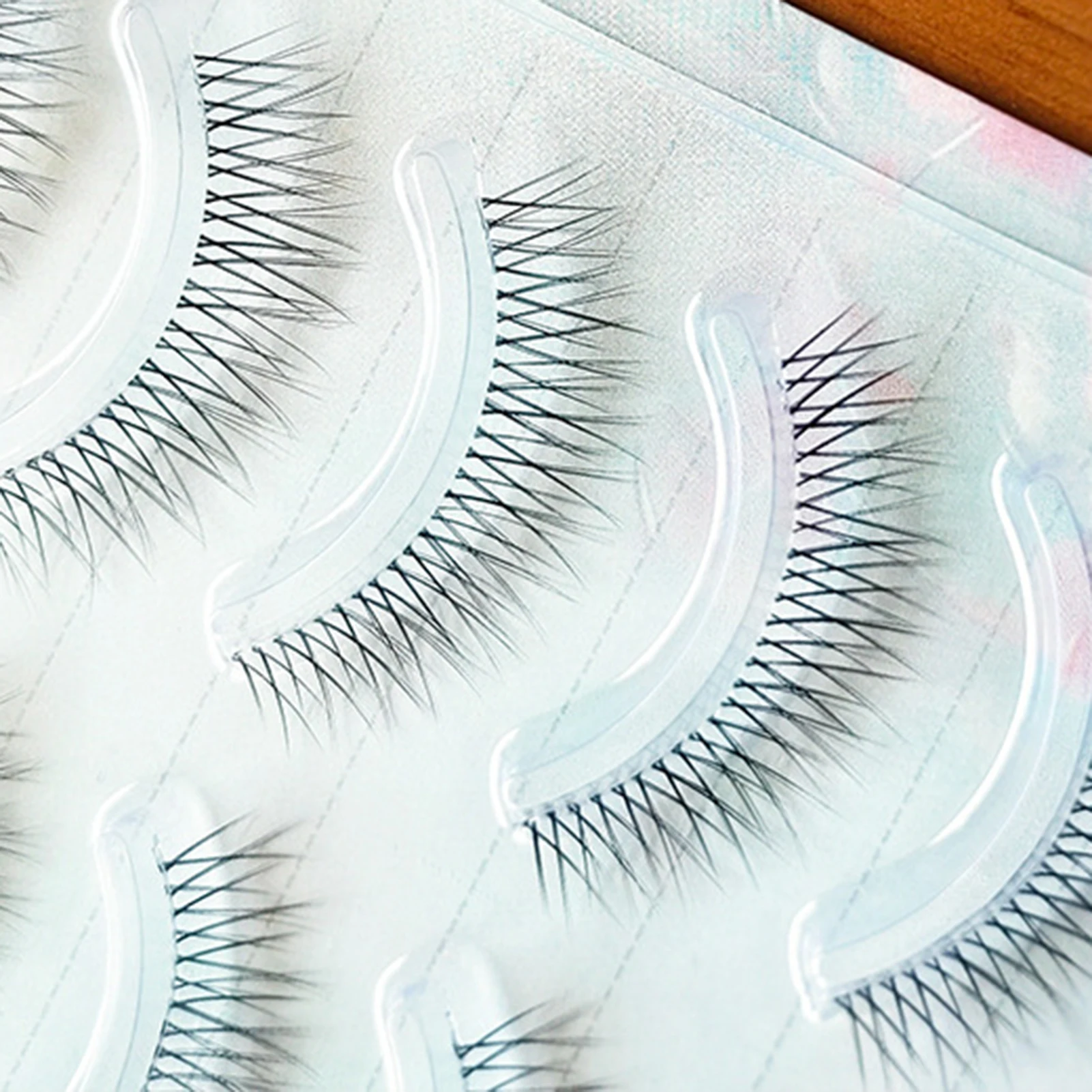 ขนตาปลอมแบบเต็มแถบ ขนตาแบบกลุ่มไขว้ แถบใส ฐานธรรมชาติ มองไม่เห็น เหมาะสำหรับมือใหม่ ใช้ได้ทุกวัน สไตล์มังงะ อุปกรณ์ต่อขนตา