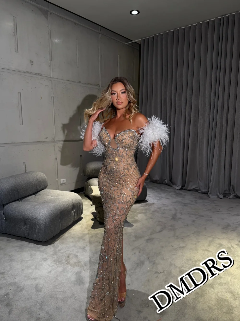 

DMDRS Luxurious Feathered Evening Dress 2026 Sexy Sleeveless Party Gown Classic Crystal Floor-Length Party Dresses فساتين