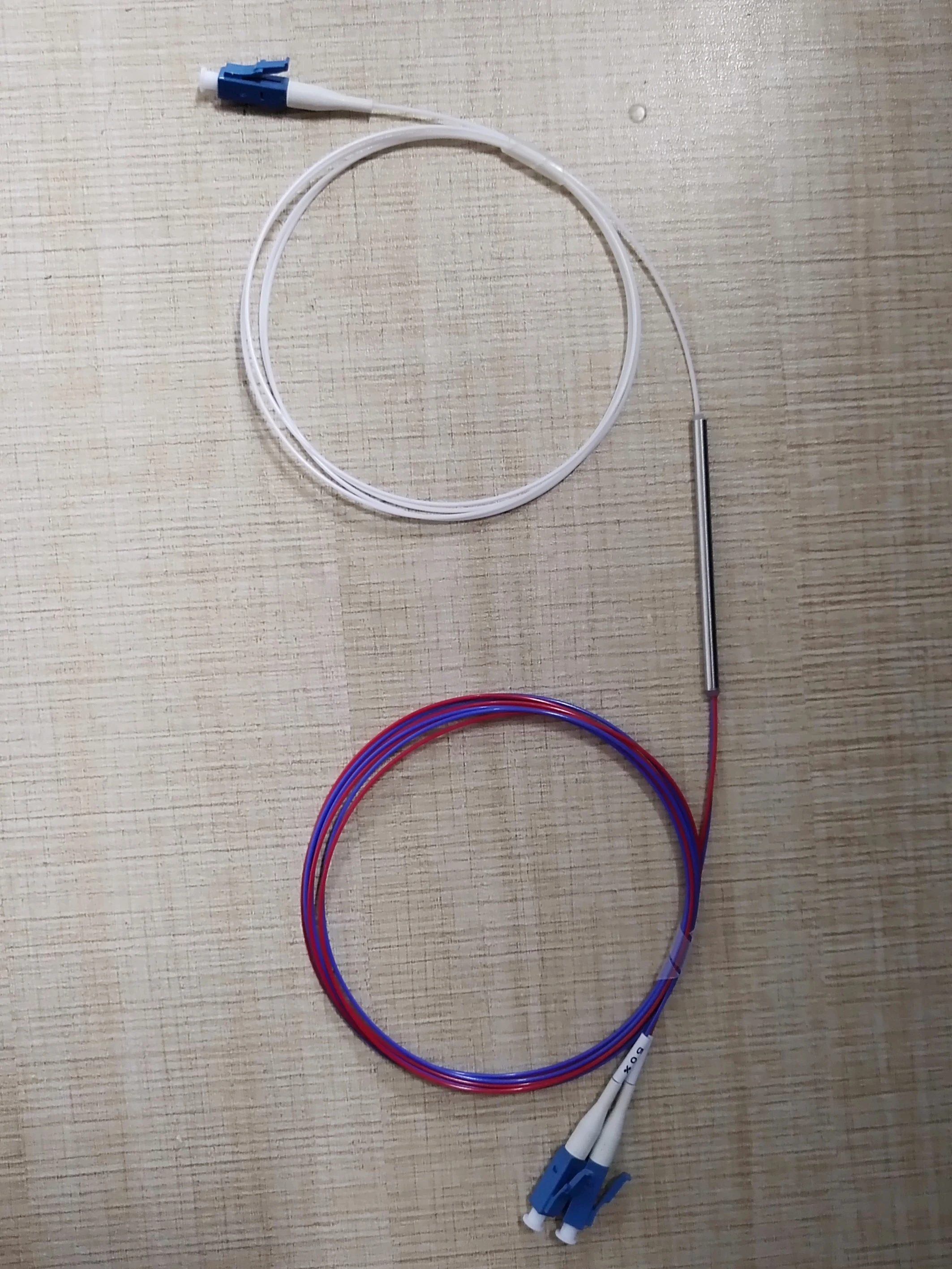 

1:2 LC/PC Optical Splitter 5pcs 1 to 2 LC UPC Optical Splitter 0.9mm Steel Tube 1:2 Dual Window 1310/1550nm Customizable 1x2