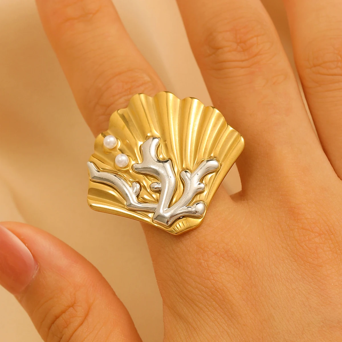 LATS 18K Gold Plated Color-blocked Stainless Steel Shell Inlaid Pearl Ring for Women High-end Marine Style Hand Ornament Jewelry