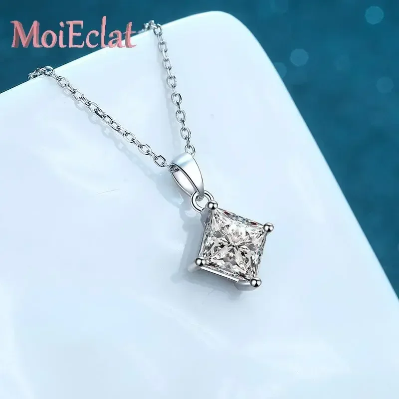 

Radiant 1/2ct Princess Square Moissanite Necklace Pendant for Women, Platinum PT950 Simple Four Claw Pendant Jewelry Gifts