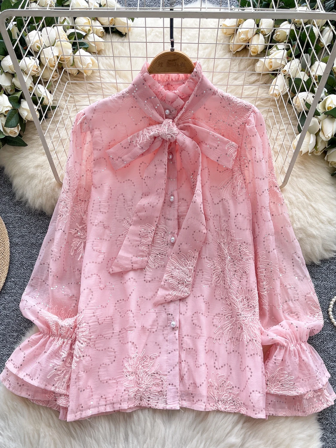 

2026 Новая осенняя женская винтажная рубашка на шнуровке с бантом и воротником-стойкой, однотонная рубашка с тяжелой рабочей вышивкой и блестками, топы