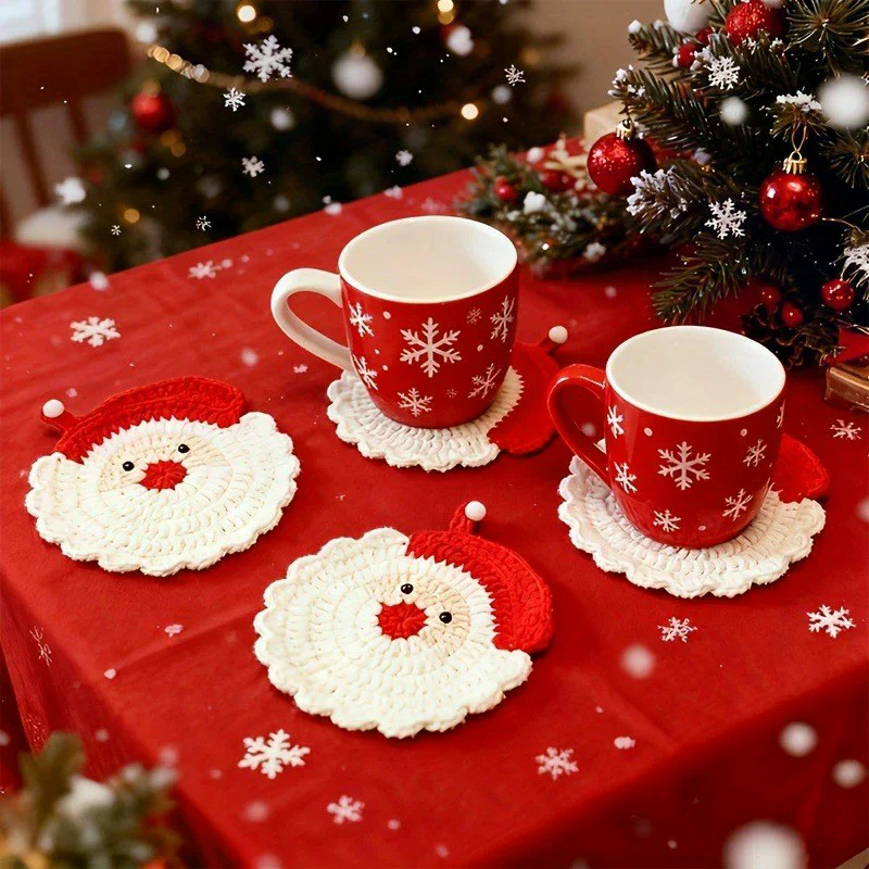 قاعدة كروشيه سانتا كلوز مصنوعة يدويًا - ديكور عيد الميلاد باللونين الأحمر والأبيض الاحتفالي، قاعدة شرب لإعداد طاولة العطلات