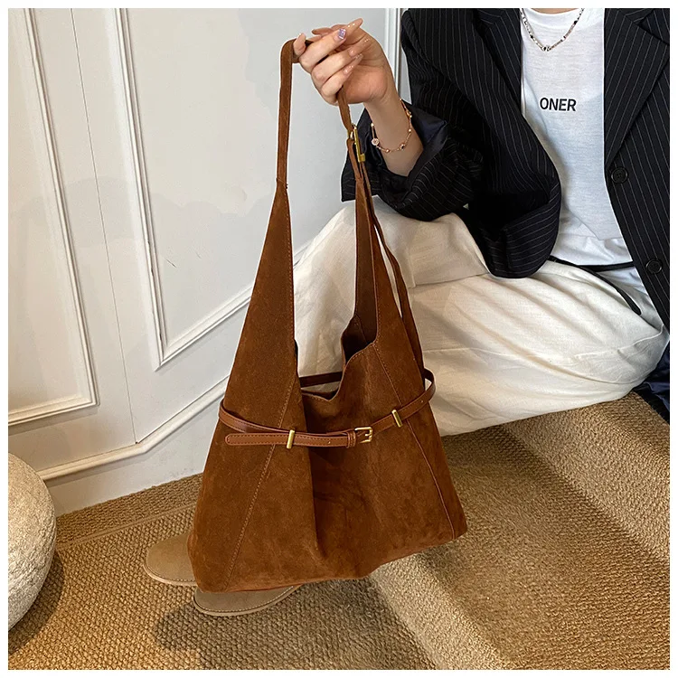 

2025 Spacious Commuter Tote Bag, Versatile Shoulder Purse for Women, Minimalist Crossbody Bag, Day-to-Night Sling Bag, Textured