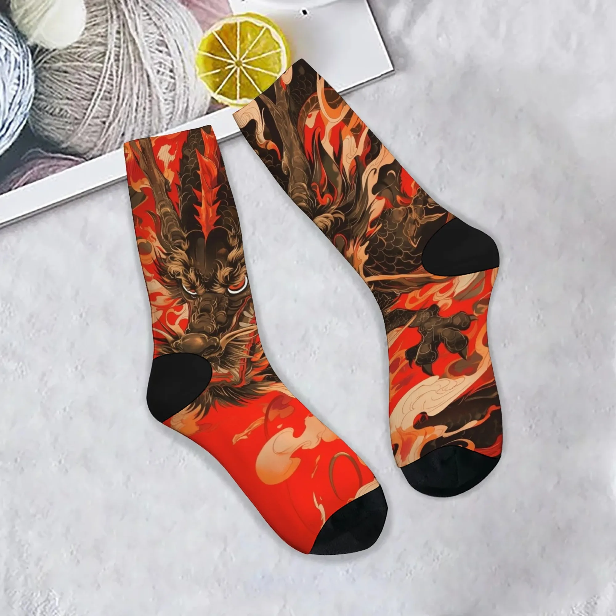 ถุงเท้าลายมังกรไฟแบบญี่ปุ่น ยูคิโยเอะ ลายมังกรศักดิ์สิทธิ์ สีสันสดใส ศิลปะตะวันออก ทออย่างดี เท่ห์ ใส่ได้ทุกเพศ เหมาะสำหรับใส่ในชีวิตประจำวัน