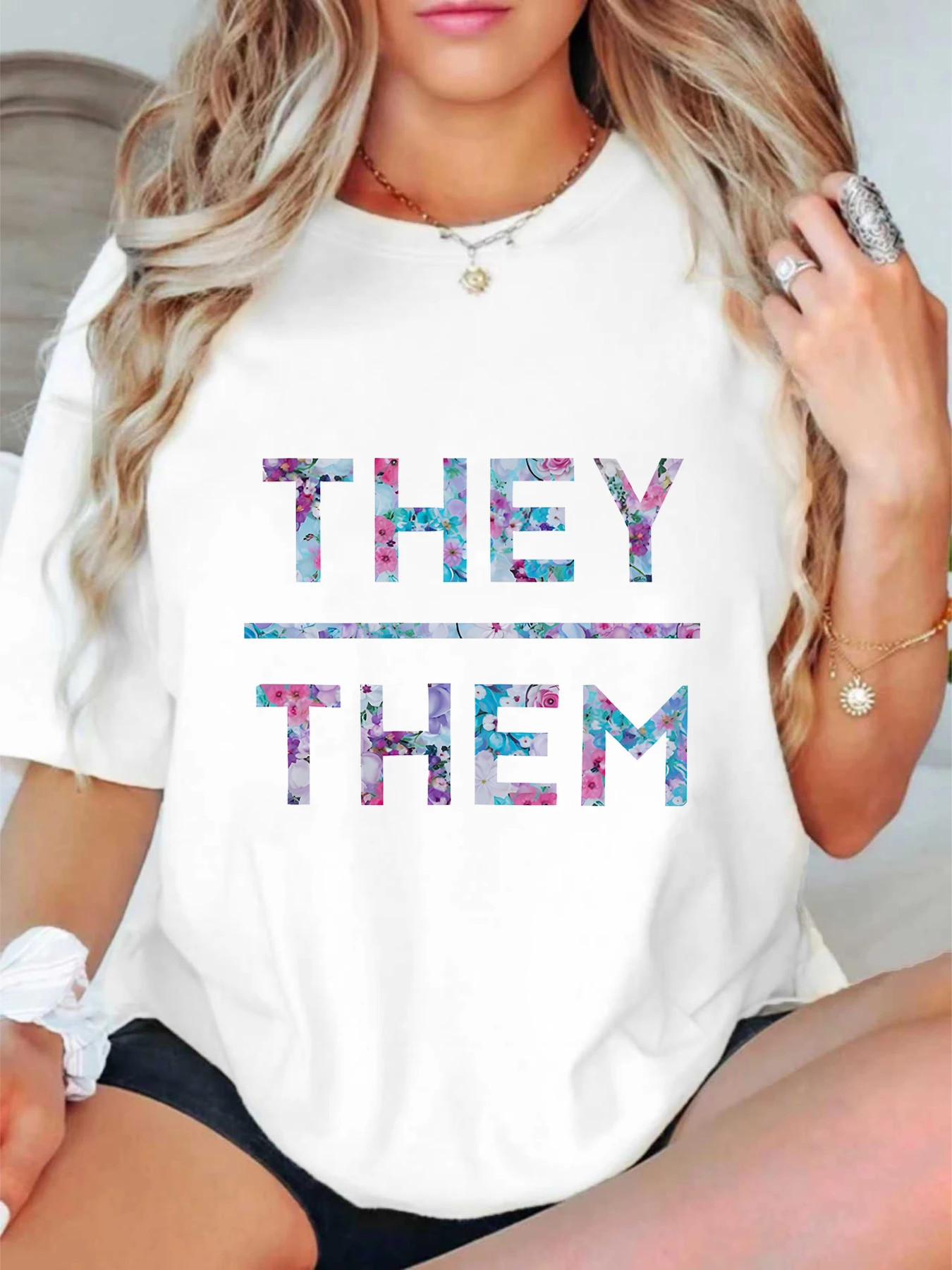 

【ZXH11419】Женская футболка больших размеров с цветочным принтом и английскими буквами, с круглым вырезом, летняя, повседневная, с короткими рукавами, в уличном стиле, универсальная.