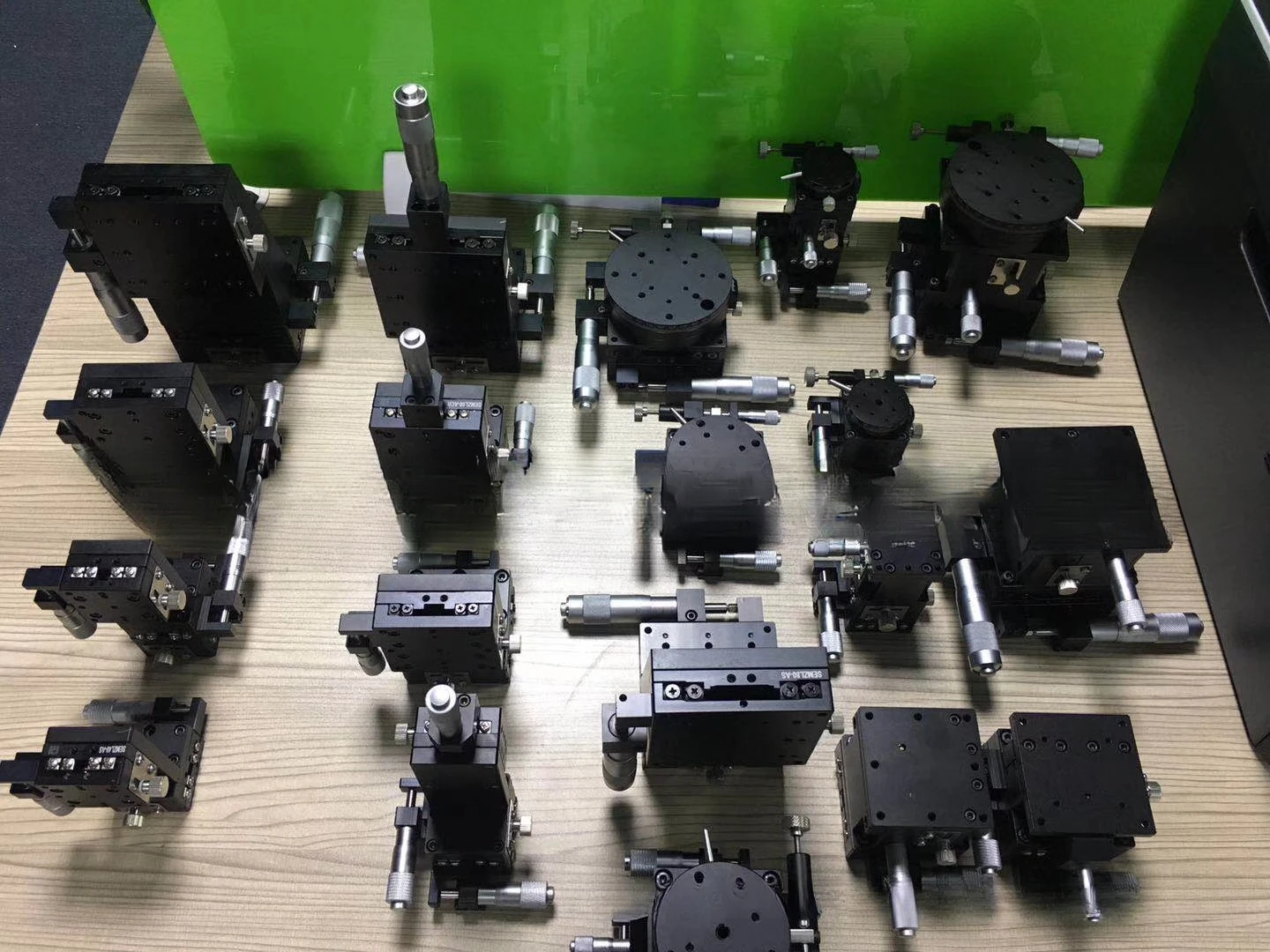 Simple slide X-axis feed screw type XANON60 XANON150