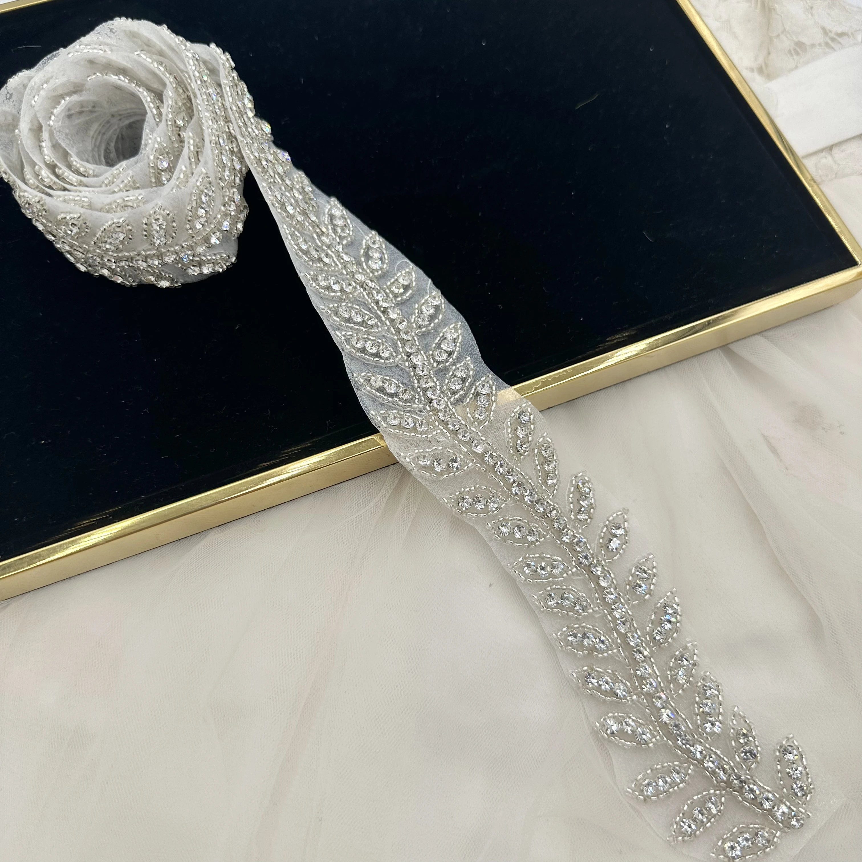 Perline a Forma di Spiga di Grano Rosso per Decorazioni Fai-da-Te, Strass in Vetro Cuciti a Mano per Abiti da Donna e Fasce in Vita