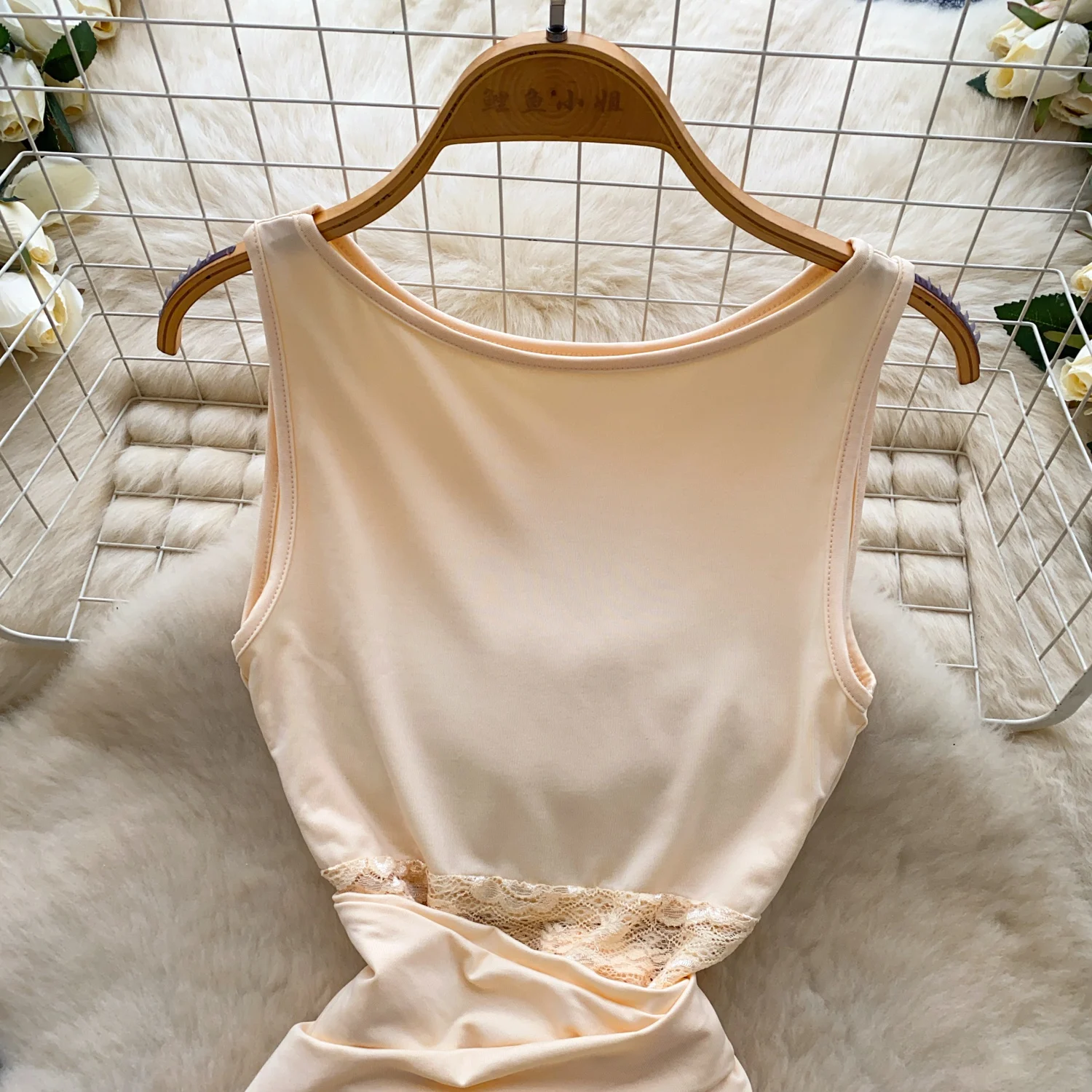 Foamlina รอบคอ SLIM FIT Bodycon มินิเดรสยุโรปสาวร้อนเอวลูกไม้ Patchwork Cinched เอวชุดสั้น