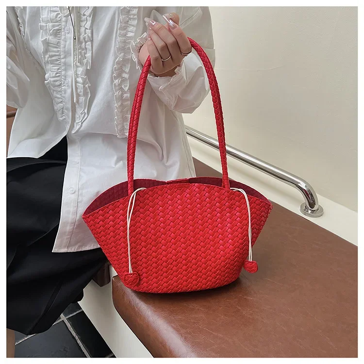 

Fashion woven bag for women 2025 new French style popular vegetable basket bucket bag cross-border trend armpit shoulder bag