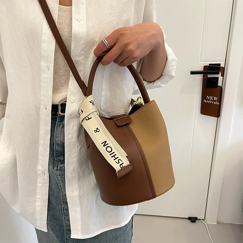 

Winter Hot-selling Bag Women's 2026 New Retro Portable Bucket Bag Niche Design Color Matching High Value Shoulder Messenger Bag