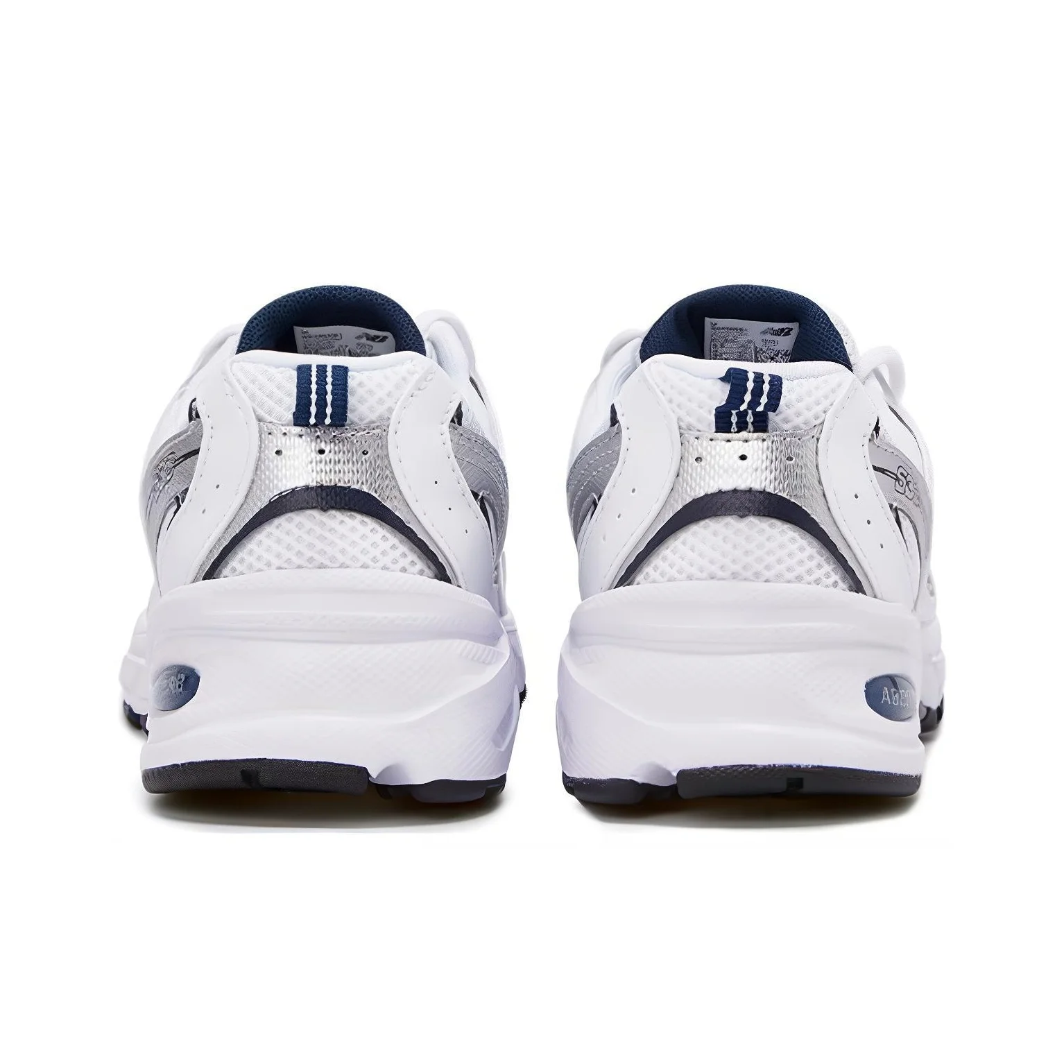 حذاء كاجوال New Balance NB 530 بطبقة واحدة كلاسيكي ممتص للصدمات، مقاوم للاهتراء وجيد التهوية بقصة منخفضة باللون الأبيض