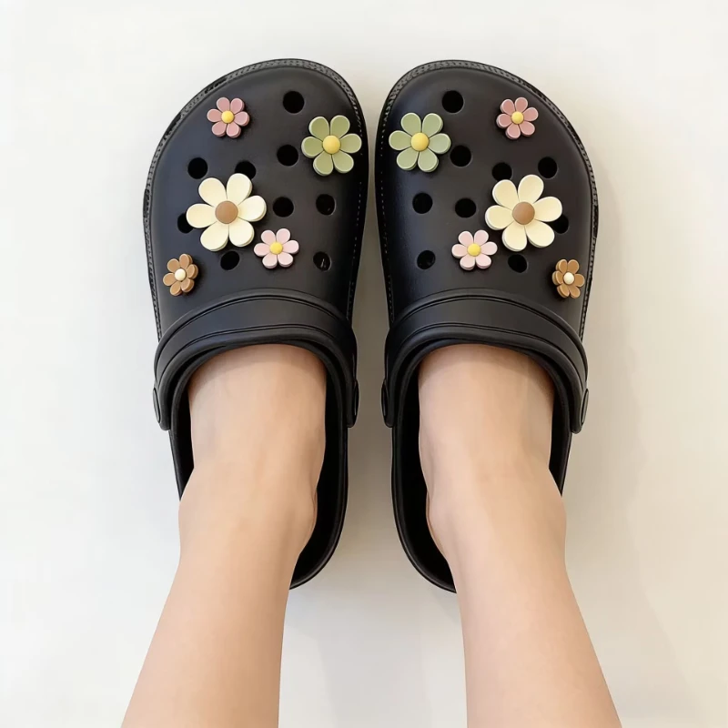 New Best Selling Hole Shoes Charms Ready To Put on White Daisy Sunflower Combination Suit Shoe Buckle Girlish Shoes Accessories