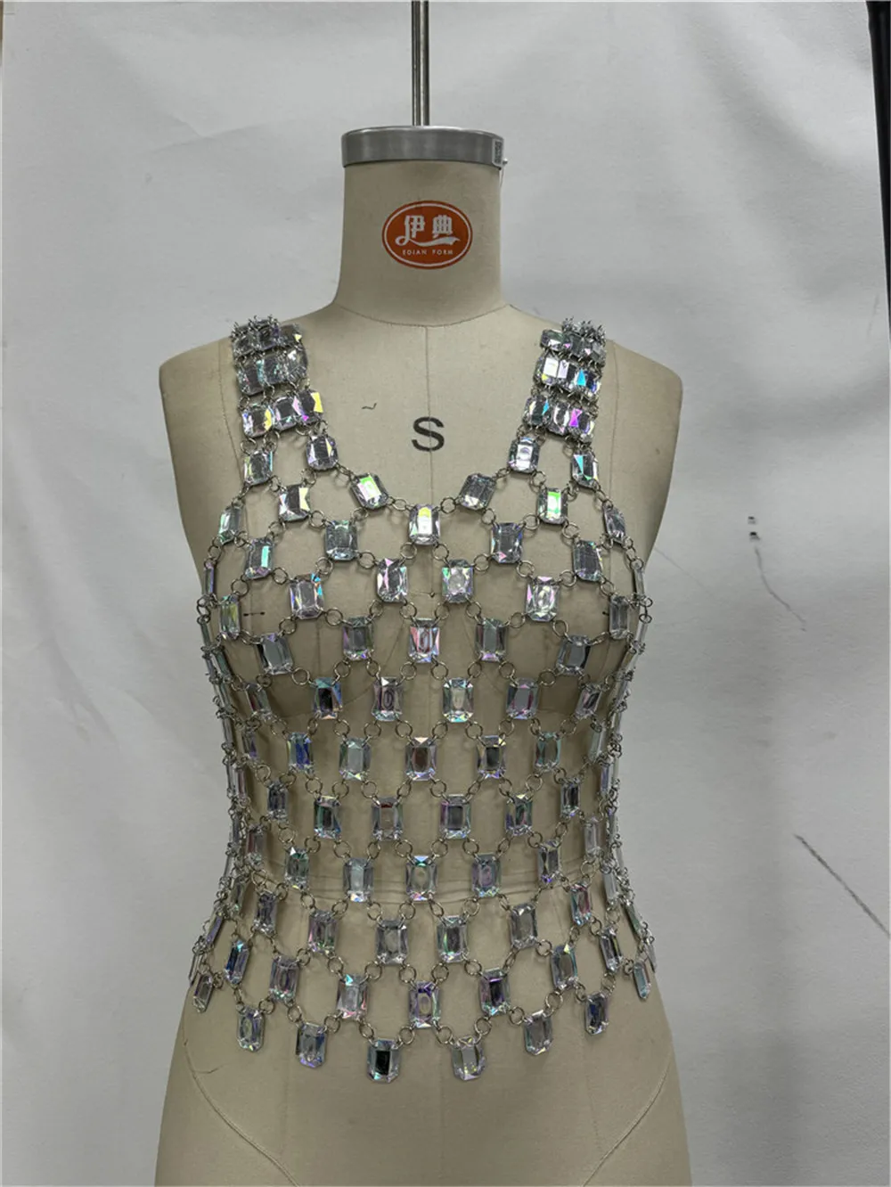 European And American Style Nightclub Sexy Street Photography Square Shaped Large Gemstone Chain Splicing Women'S Top Small Vest