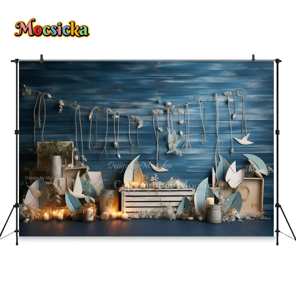 세일러 보이 베이비 쇼 배경 해상 여행 카니발 밤 범선, 파란색 나무 보드 촛불 배경 벽, 어린이 케이크 스매쉬