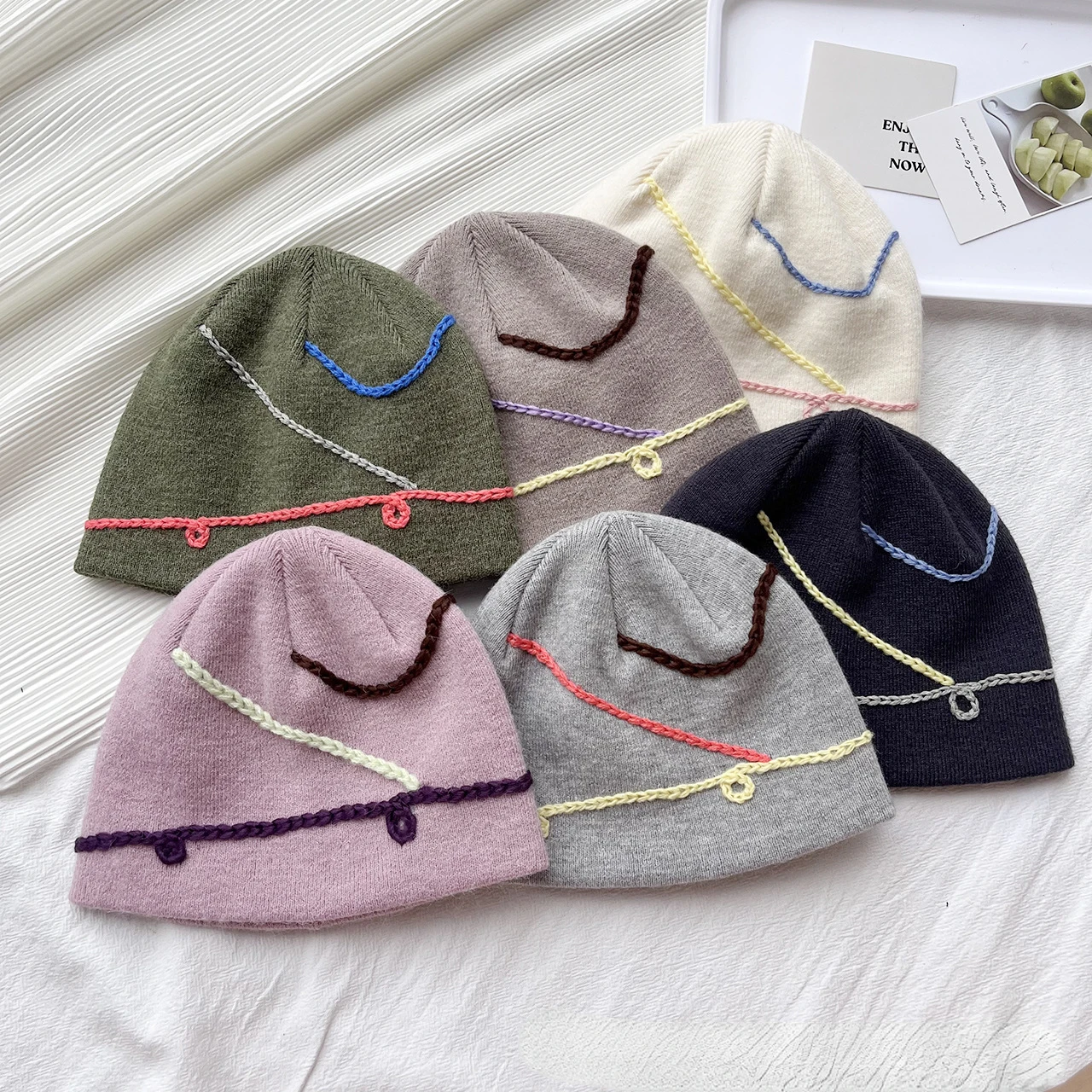 قبعة باردة محبوكة بسلسلة مخصصة ، قبعة بلوفر مقعرة الشكل ، قبعة تكديس عصرية ، الأم والطفل ، الفتيات ، الشتاء