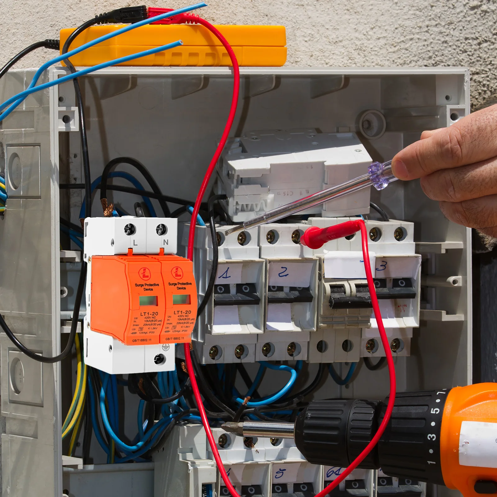 

2P Discharger Device Low Voltage Discharger Device Multipurpose Electrical Appliance Surge Protector 10kA-20kA 420V AC