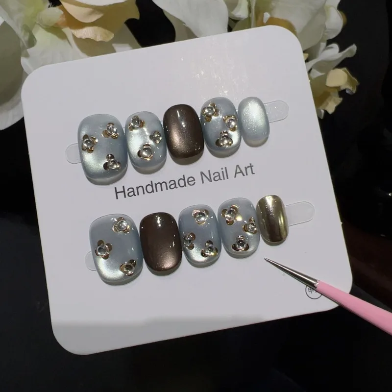 

10 шт., накладные ногти ручной работы, женские серебристо-коричневые наклейки для ногтей с бриллиантами, красивые накладки на ногти с липкими вкладками, самонапильники