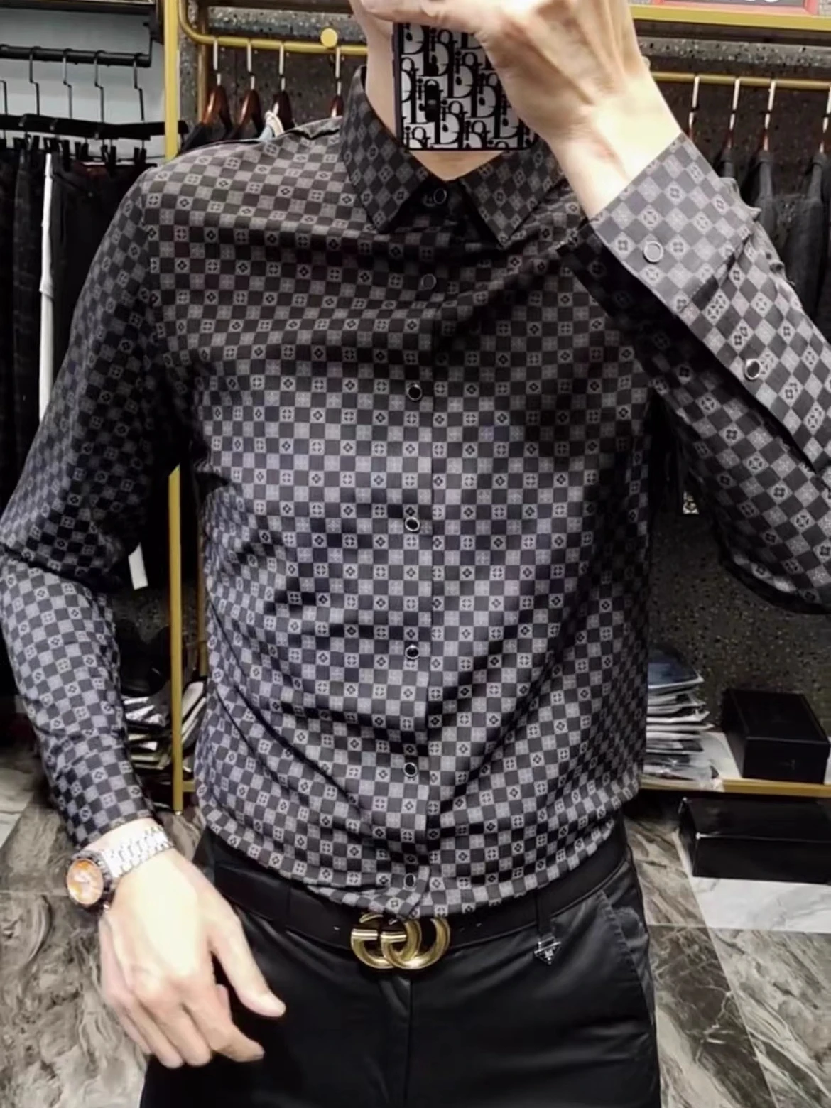 

Роскошная мужская рубашка в клетку, повседневная, приталенная, деловая, не требующая глажки, из полиэстера, с длинным рукавом, с острым воротником, традиционная, на пуговицах.