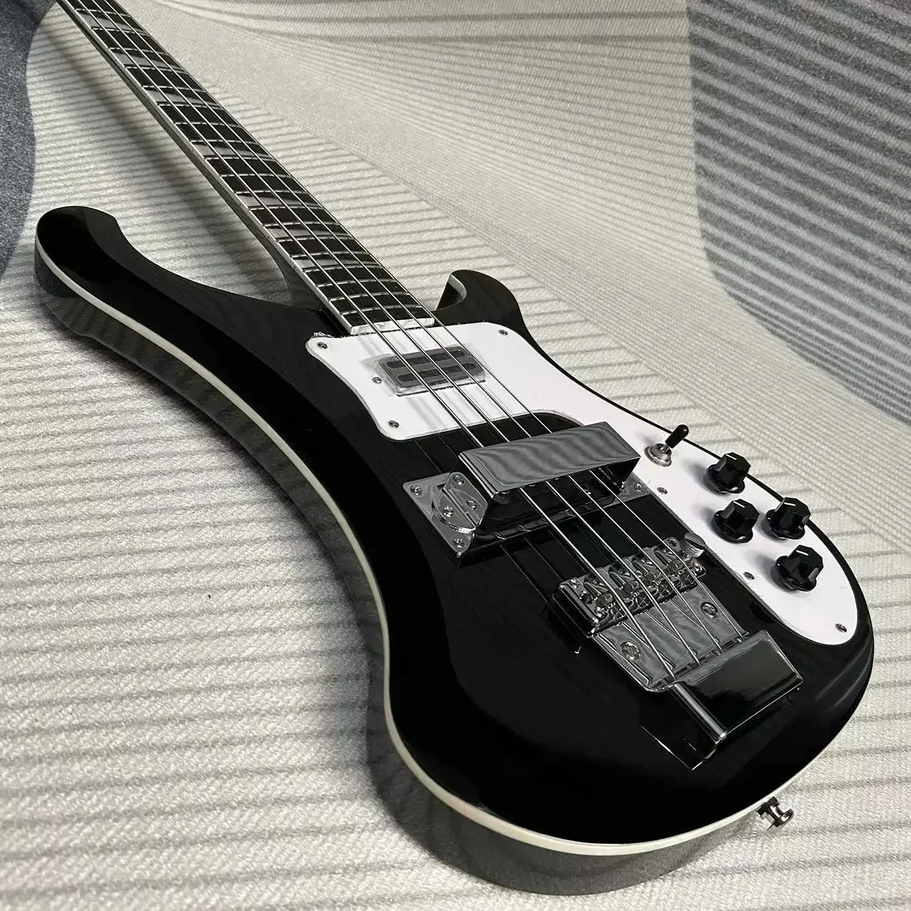 Ricken 4003 Backer Bass Electric Guitar Black Color Basswood Body Rosewood Fretboard 4 Strings Guitar violão Free Ship Gleeson