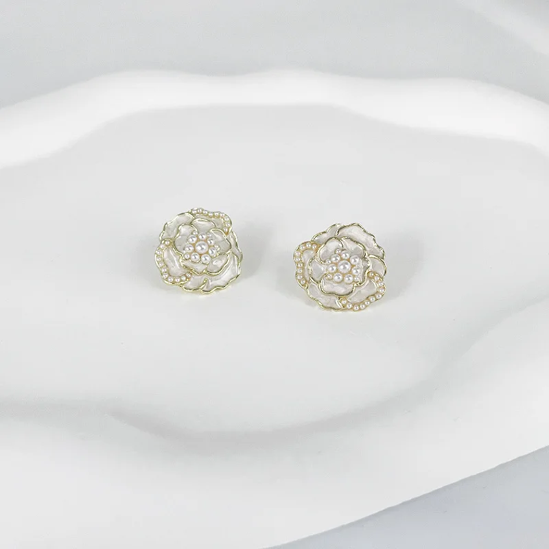 French Light Luxury White Flower Stud Earrings for Women Elegant Advanced Design Sense Zircon Exquisite Girl Wedding Jewelry