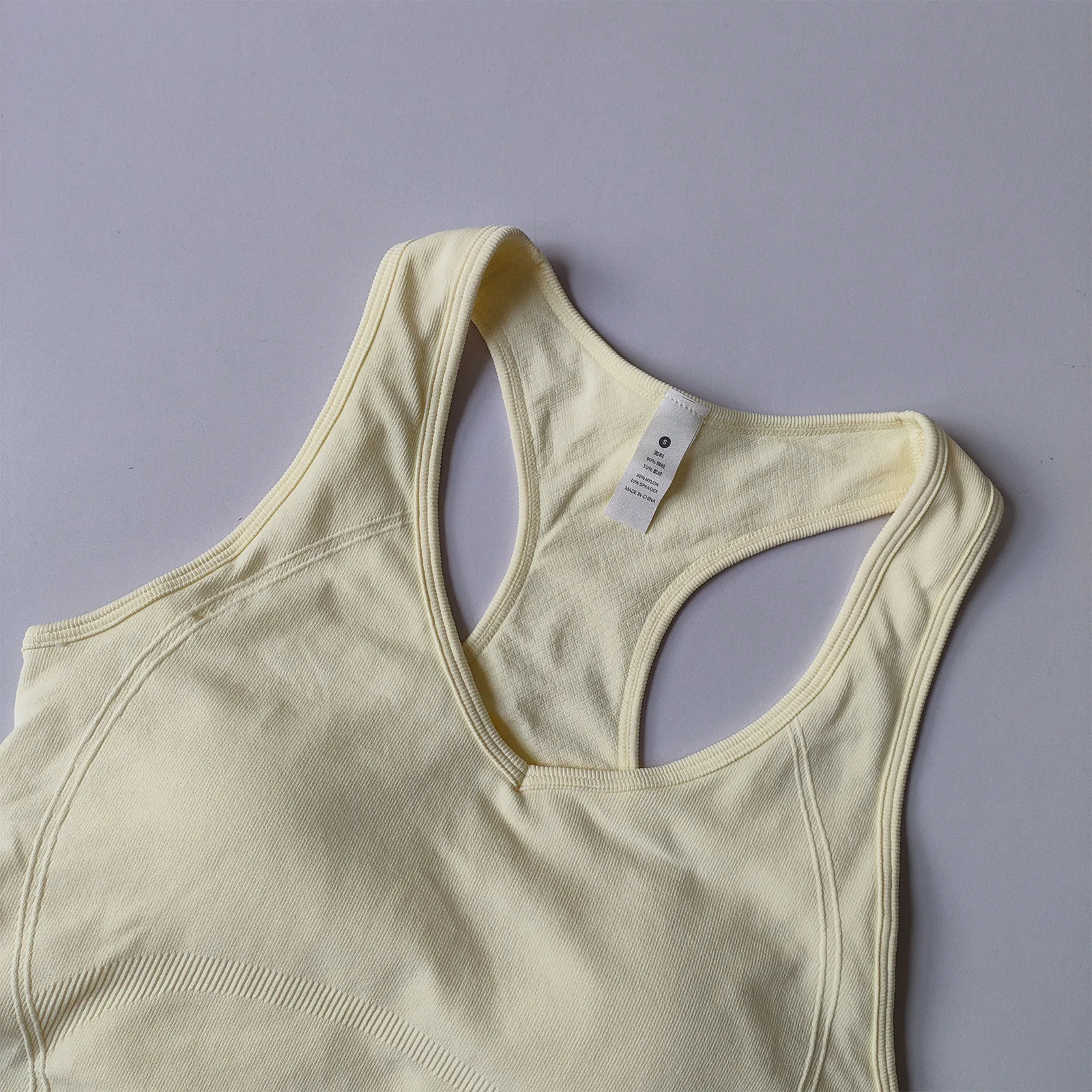 Damen Racer-Back Yoga-Top mit Brustpolster, schnelltrocknend, elastisch, ärmellos, Sporttop für Lauftraining und Fitnesskleidung – Detail 9