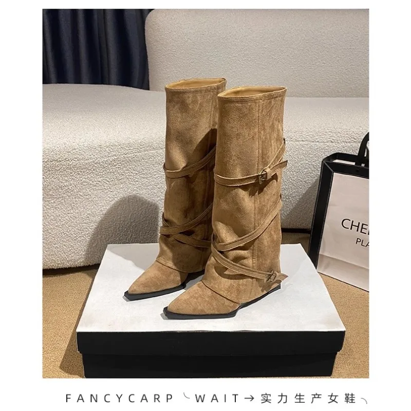 الأوروبية والأمريكية التوابل الفتيات الخريف والشتاء أحذية جديدة حزام مشبك الرجعية أشار تو 2025 أنبوب طويل فارس الأحذية