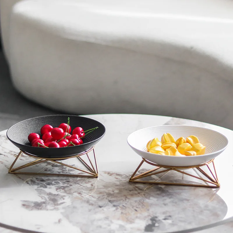 Modern light luxury round ceramic fruit plate snack plate tall triangle metal storage ornament model room jewelry