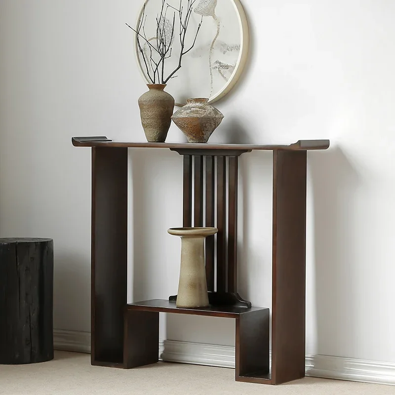 

The new Chinese solid wood porch table is modern, with a simple Zen table at the wall end and a narrow cabinet.