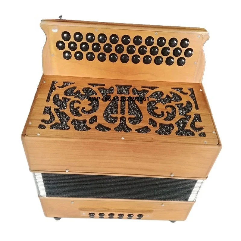 

Cagnoni Reeds 23K 8 Bass Wood Button Diatonic Accordion