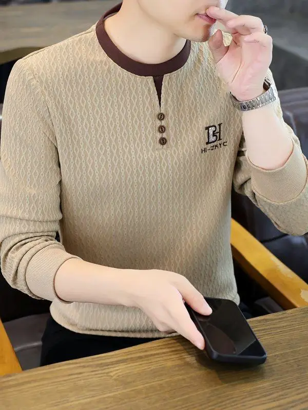 Camiseta Casual Luxuosa de Manga Longa com Gola Henry para Homens, Camiseta Base Bordada, Estilo Jovem e Elegante
