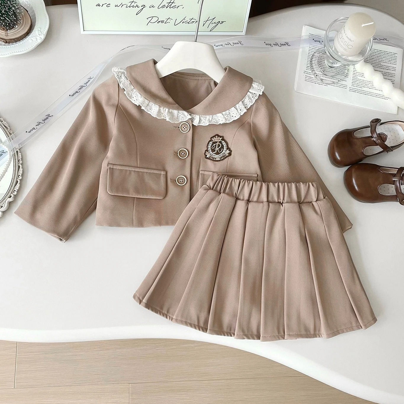 

Весенний комплект школьной формы для девочек 2024, комплект школьной формы для детей от 3 до 10 лет, блейзер с вышивкой и плиссированная юбка, деловой костюм из двух предметов с кружевным воротником