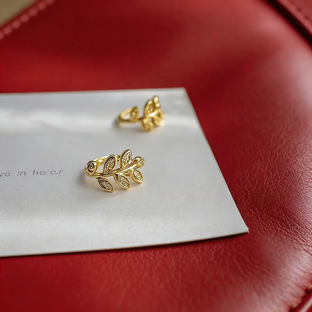 

Shiny Diamond Leaf Ear Cuffs, Elegant Lady Temperament, Light Luxury & Simple, Stylish Personality Earrings