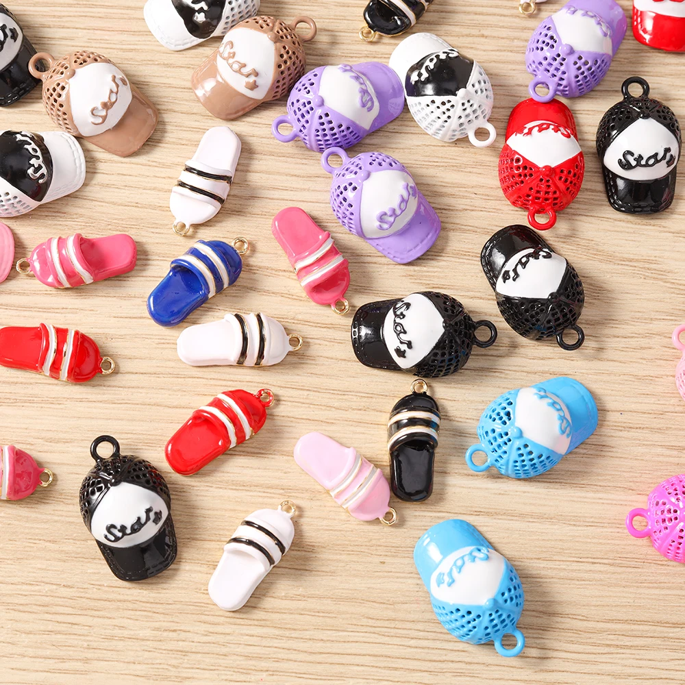 Tusember 5 Stück Niedliche Emaille Kawaii 3D Pantoffel- und Hutanhänger für Ohrringe, Halsketten, Armbänder, DIY-Schmuckherstellungszubehör – Detail 3