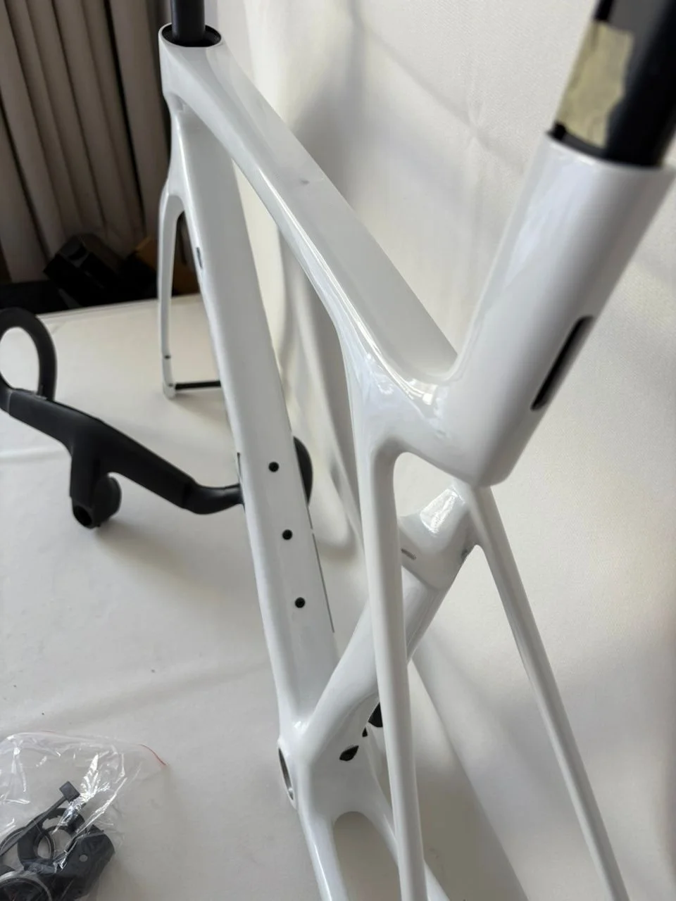 

SLR9 GEN8 Carbon Fiber Road Bike Frame 700c with Disc Brakes Includes Handlebars Suitable for DPD UPS Delivery