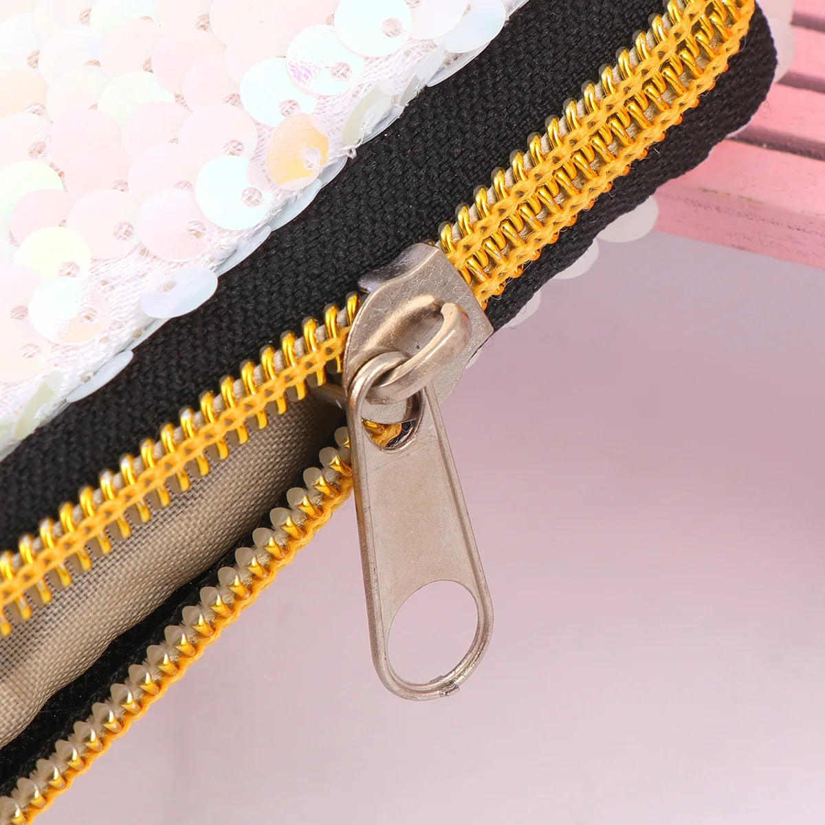 

Sequins Zipper Pencil Bag White Portable Fashionable Pencil Case Coin Organizer Handheld Pen Pouch